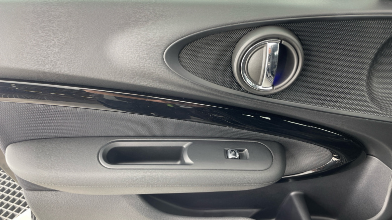 MINI Clubman 1.5 Cooper Shadow Edition 6dr Petrol Estate